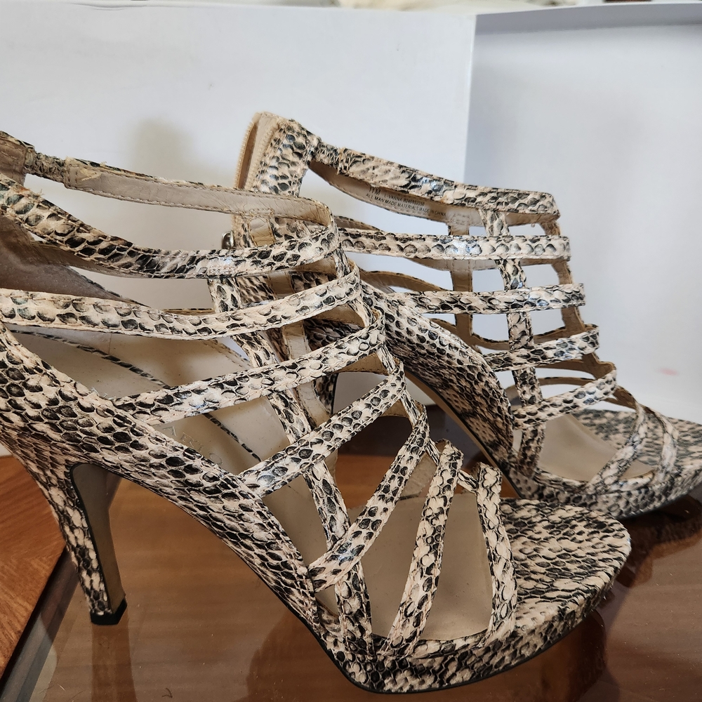 Chic Snakeskin Strappy Heels